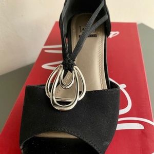 Impo Regis sandals (Black w/silver detail), truly LIKE NEW Women's 7.5